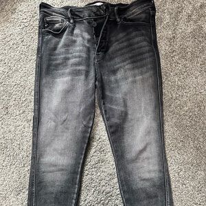 Kancan size 10 button fly, frayed bottom. High Rise. Size 29